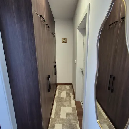 アパート Avram *