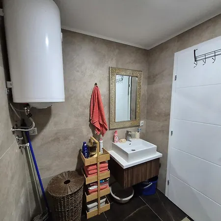 Avram アパート Vrnjci