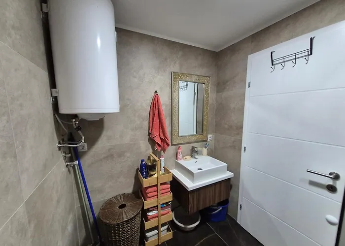 Avram アパート Vrnjci